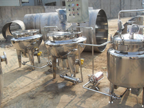 夾層鍋與其它不銹鋼罐結(jié)合使用現(xiàn)場(chǎng)圖